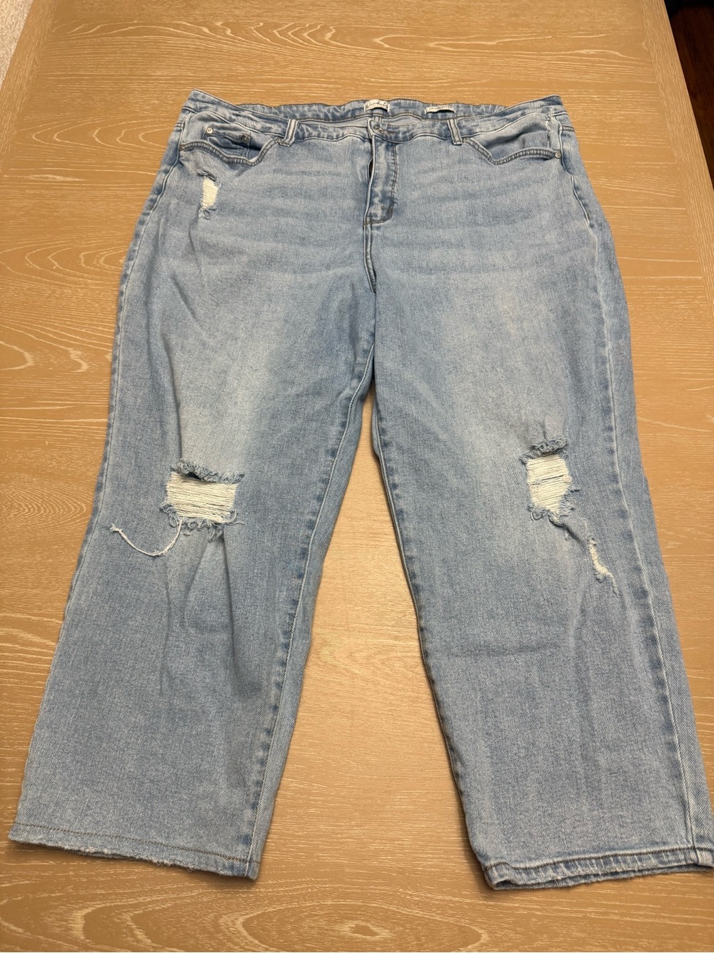 Wonderly Light Blue Straight-Leg Distressed Jeans